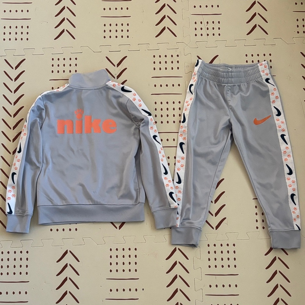 Nike Kids Gray and Orange Sweatpants Set